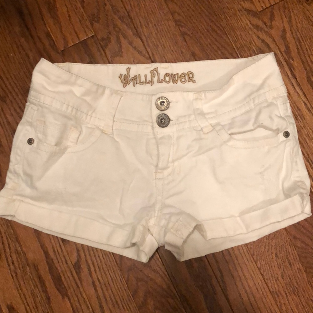Wall Flower shorts white